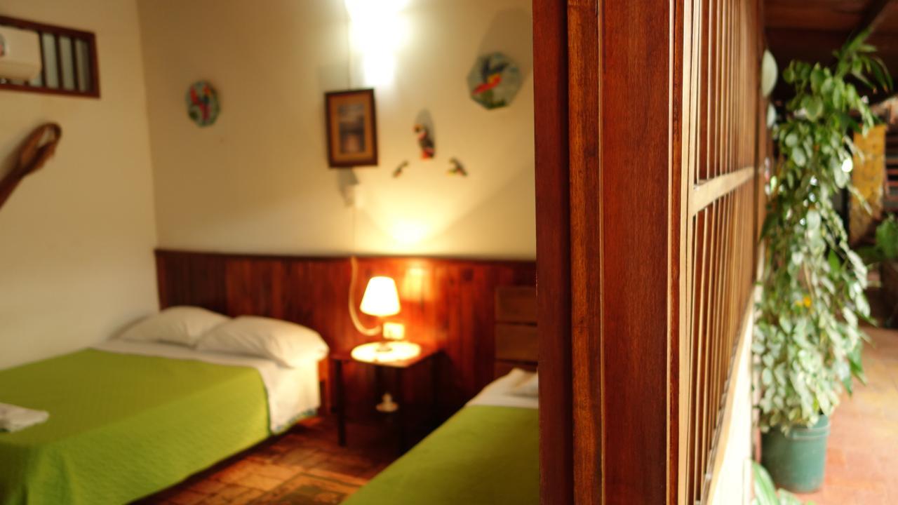 Toninas Hotel Inirida Exterior photo